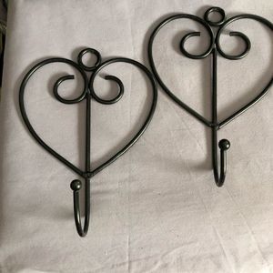 Black metal heart coat hangers